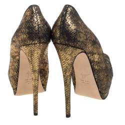 Pre Owned حذاء كعب عالي جوسيبي زانوتي نعل سميك مقدمة مفتوحة جلد نقش ثعبان ذهبي ميتالك مقاس 40