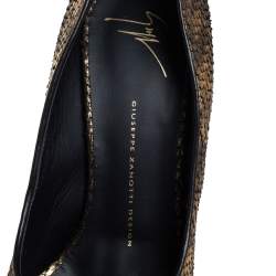 Pre Owned حذاء كعب عالي جوسيبي زانوتي نعل سميك مقدمة مفتوحة جلد نقش ثعبان ذهبي ميتالك مقاس 40