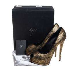 Pre Owned حذاء كعب عالي جوسيبي زانوتي نعل سميك مقدمة مفتوحة جلد نقش ثعبان ذهبي ميتالك مقاس 40