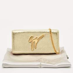 مملوكة مسبقًا حقيبة كلتش جوسيبي زانوتي جلد بنقشة جلد الثعبان الذهبي بغطاء وشعار وسلسلة