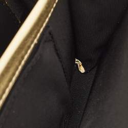 مملوكة مسبقًا حقيبة كلتش جوسيبي زانوتي جلد بنقشة جلد الثعبان الذهبي بغطاء وشعار وسلسلة