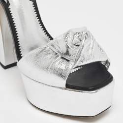 مملوكة مسبقًا Giuseppe Zanotti Silver Leather Barbra Platform Sandals Size 39
