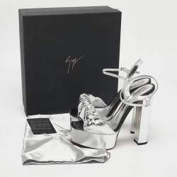 مملوكة مسبقًا Giuseppe Zanotti Silver Leather Barbra Platform Sandals Size 39