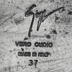 مملوكة مسبقًا حذاء مسطح بحلقة إصبع مزخرفة جلد أسود جوزيبي زانوتي مقاس 37