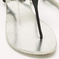 Pre Owned Giuseppe Zanotti Black Suede Crystal Bow Thong Flat Sandals Size 36