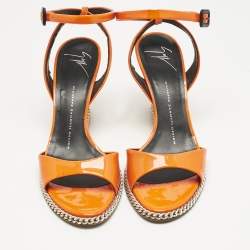 Pre Owned صندل جوسيبي زانوتي جلد برتقالي لامع سير كاحل بسلسلة كعب روكي مقاس 37.5