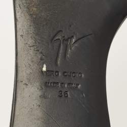 مملوكة مسبقًا صندل جوسيبي زانوتي جلد أسود حلقات ذهبية سير حرف T مقاس 37