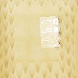 مملوكة مسبقًا Giuseppe Zanotti Blabber Size 39 Beige Patent Leather Low Top Sneakers