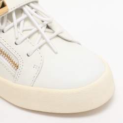 مملوكة مسبقًا Giuseppe Zanotti Shark Tooth Size 40 White Leather Low Top Sneakers