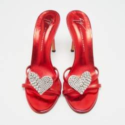مملوكة مسبقًا صندل سلايد مزخرف كريستال قلب جلد أحمر جوسيبي زانوتي مقاس 38.5