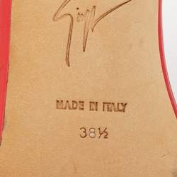 مملوكة مسبقًا صندل سلايد مزخرف كريستال قلب جلد أحمر جوسيبي زانوتي مقاس 38.5