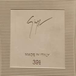 مملوكة مسبقًا حذاء رياضى جوسيبى زانوتى منخفض من أعلى سحاب مزدوج جلد وجلد نقش ثعبان كريمي/ ذهبي مقاس 39