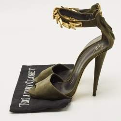 مملوكة مسبقًا Giuseppe Zanotti Size 37.5 Green Suede Embellished Ankle Strap Sandals