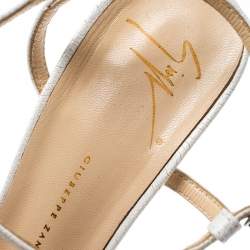 مملوكة مسبقًا صندل جوسيبي زانوتي مقدمة مفتوحة نعل سميك سير T جلد نقش سحلية أبيض مقاس 39.5