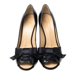 Pre Owned حذاء كعب عالي جوسيبي زانوتي مقدمة مفتوحة جلد لامع وفيونكة ساتان أسود مقاس 38