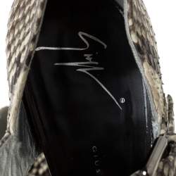 مملوكة مسبقًا صندل جوسيبي زانوتي مقدمة مفتوحة سير بإبزيم جلد ثعبان بيج و أسود مقاس 38