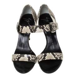 مملوكة مسبقًا صندل جوسيبي زانوتي مقدمة مفتوحة سير بإبزيم جلد ثعبان بيج و أسود مقاس 38