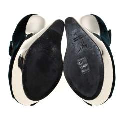 مملوكة مسبقًا  حذاء كعب عالي جوسيبي زانوتي روكي بإبزيم قطيفة أخضر داكن مقاس 38