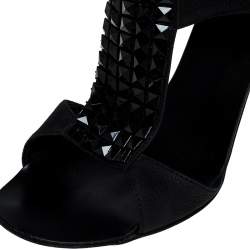 مملوكة مسبقًا صندل جوسيبي زانوتي سير حرف T مرصع رباط مطاطي وجلد أسود مقاس 38ز5