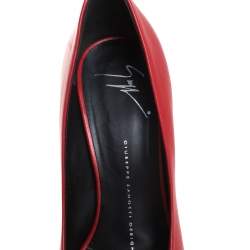 Giuseppe Zanotti Red Leather And Suede Crystal Embellished Peep Toe Platform Pumps Size 37