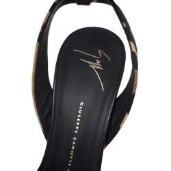 مملوكة مسبقًا صندل جوسيبي زانوتي مقدمة مفتوحة نعل سميك سير كاحل حرير مضلع نقشة الفهد بيج مقاس 39