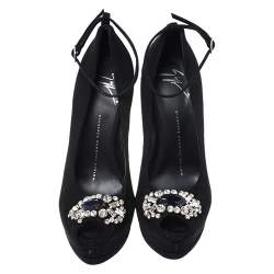 Pre Owned  حذاء كعب عالي جوسيبي زانوتي بنعل سميك و بمقدمة مفتوحة و بسير كاحل و مزخرف بكريستال سويدي أسود مقاس 37.5