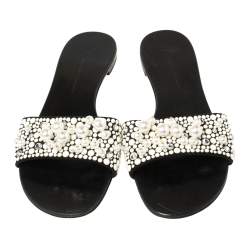 Pre Owned صندل سلايد فلات جوسيبي زانوتي مزخرف لؤلؤ سويدي أسود مقاس 38