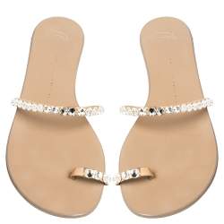 Pre Owned صندل فلات جوسيبي زانوتي حلقة إصبع مزخرف جلد بيج مقاس 41