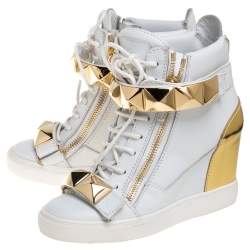 Pre Owned Giuseppe Zanotti White/Gold Leather Gold Pyramid Studded Sneaker Size 38.5