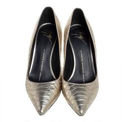 مملوكة مسبقًا حذاء كعب عالى جوسيبى زانوتى مقدمة مدببة جلد نقش ثعبان ذهبى مقاس 36 