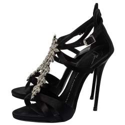 Pre Owned صندل جوسيبي زانوتي ساتان أسود مزخرف كريستال سير حرف تي مقاس 37.5