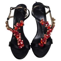 مملوكة مسبقًا صندل جوسيبي زانوتي سير كاحل مزخرف كريستال ساتان أسود مقاس 38