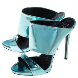 مملوكة مسبقًا Giuseppe Zanotti Metallic Blue Leather Wide Strap Sandals Size 37.5