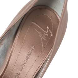 مملوكة مسبقًا حذاء كعب عالي جوسيبي زانوتي عقدة ساتان بيج مقاس 39