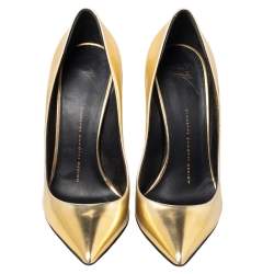 Pre Owned حذاء كعب عالي جوسيبي زانوتي مقدمة مدببة جلد ذهبي مقاس 38