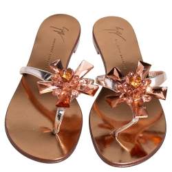 Pre Owned Giuseppe Zanotti Silver/Gold Leather Crystal Embellished Thong Flats Size 38