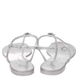 Pre Owned Giuseppe Zanotti Silver Leather Crystal Embellished Thong Flats Size 38.5