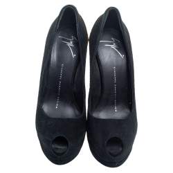 مملوكة مسبقًا Giuseppe Zanotti Black Suede Peep Toe Platform Pumps Size 36
