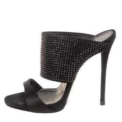 مملوكة مسبقًا صندل جوسيبي زانوتي مقدمة مفتوحة سويدي مزخرف كريستال وساتان أسود مقاس 36