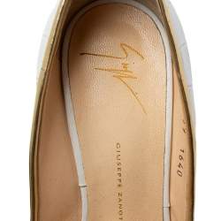 Pre Owned Giuseppe Zanotti White Croc Embossed Leather Peep-Toe Platform Pumps Size 39