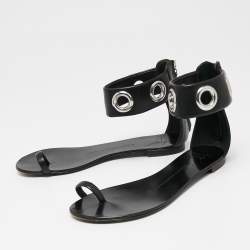 Pre Owned صندل فلات جوسيبي زانوتي جلد أسود حلقات أساور للكاحل مقاس 38