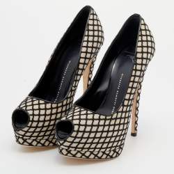 مملوكة مسبقًا حذاء كعب عالي جوسيبي زانوتي شارون سويدي أسود/بيج نعل سميك مقدمة مفتوحة مقاس 37.5