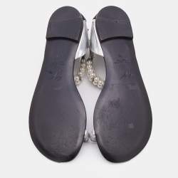 Pre Owned Giuseppe Zanotti Black/Silver Patent And Leather Pearl Embellished Toe Ring Flat Sandals Size 40