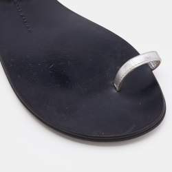 Pre Owned Giuseppe Zanotti Black/Silver Patent And Leather Pearl Embellished Toe Ring Flat Sandals Size 40
