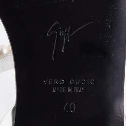 Pre Owned Giuseppe Zanotti Black/Silver Patent And Leather Pearl Embellished Toe Ring Flat Sandals Size 40