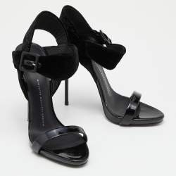 مملوكة مسبقًا Giuseppe Zanotti Black Velvet and Patent Leather Ankle Strap Sandals Size 38