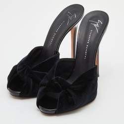 مملوكة مسبقًا Giuseppe Zanotti Black Knotted Velvet Slide Sandals Size 37