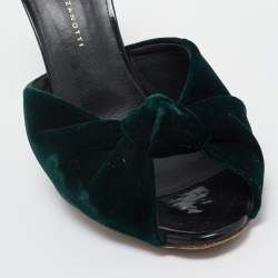 مملوكة مسبقًا Giuseppe Zanotti Green Velvet Knot Slide Sandals Size 38