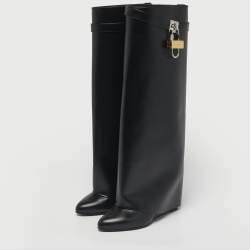 Pre Owned حذاء بوت ركبه جيفنشي شارك لوك كعب روكي جلد أسود مقاس 39.5