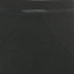 Pre Owned تنورة جيفنشي سوداء محبوكة واسعة قصيرة مقاس صغير (سمول)